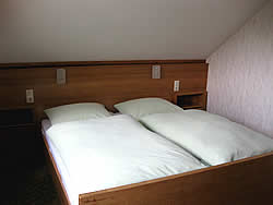 schlafzimmer oben rechts 1